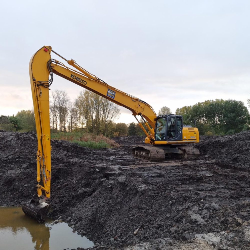 Kobelco SK 210 LR project bagger natuur