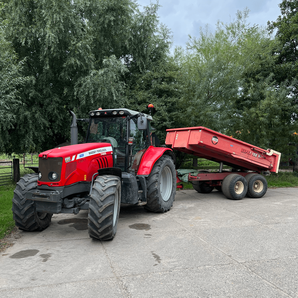 MF 7465 met Beco 100 (1)
